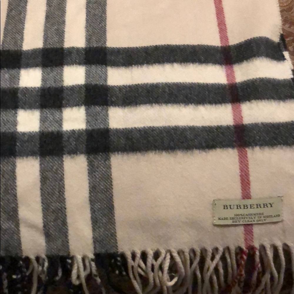 Burberry 100% cashmere scarf